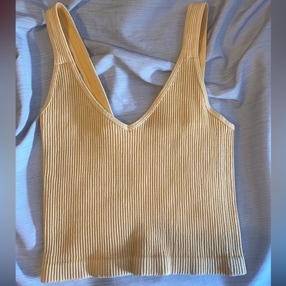 Bella Seamless Tops - Ribbed stretchy cropped v-neck tank top